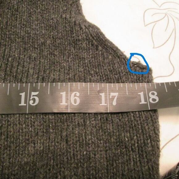 Roz & Ali Sleeveless Gray Knit Black Faux Collar Sweater Vest -Small-VGC - Picture 9 of 14